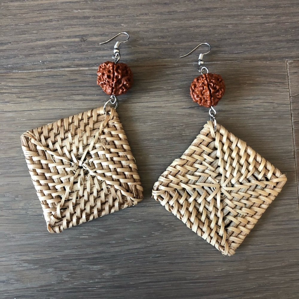 New NWOT Square diagonal weave dangling earrings gifting unique cute classy